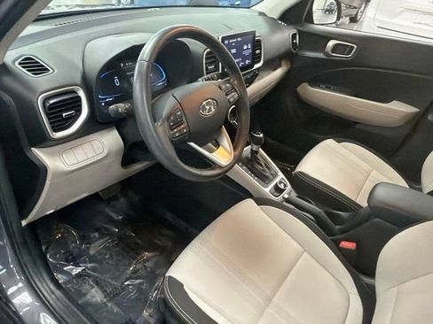 Used 2025 Hyundai Venue SEL FWD image 15
