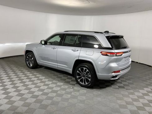 Used 2024 Jeep Grand Cherokee Overland w/ Luxury Tech Group IV image 12