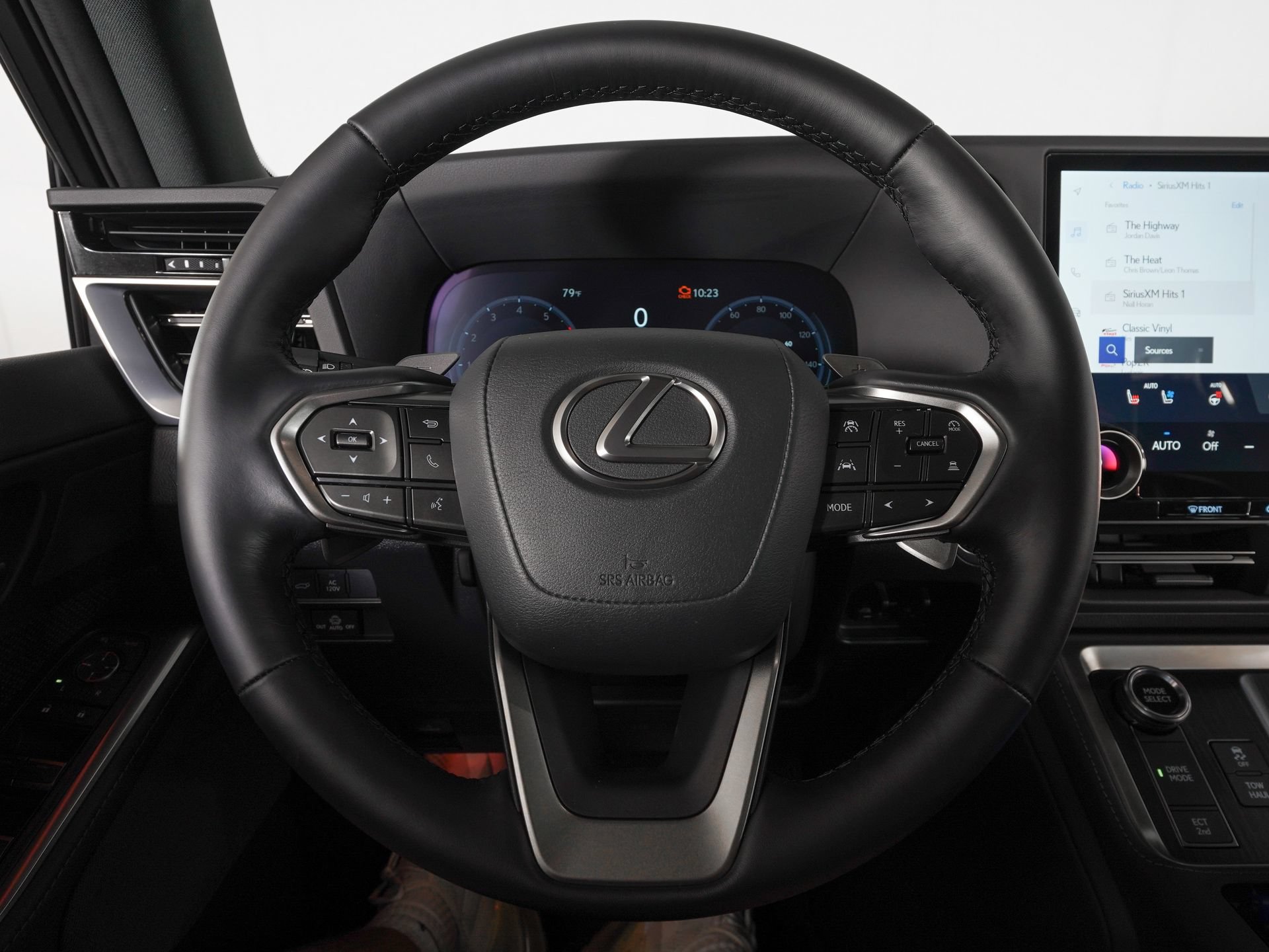 Used 2026 Lexus GX 550 w/ Accessory Package (2T) AWD/4WD image 19