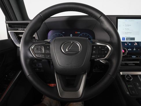 Used 2026 Lexus GX 550 w/ Accessory Package (2T) AWD/4WD image 19