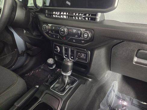 Used 2026 Jeep Wrangler Sport AWD/4WD image 32