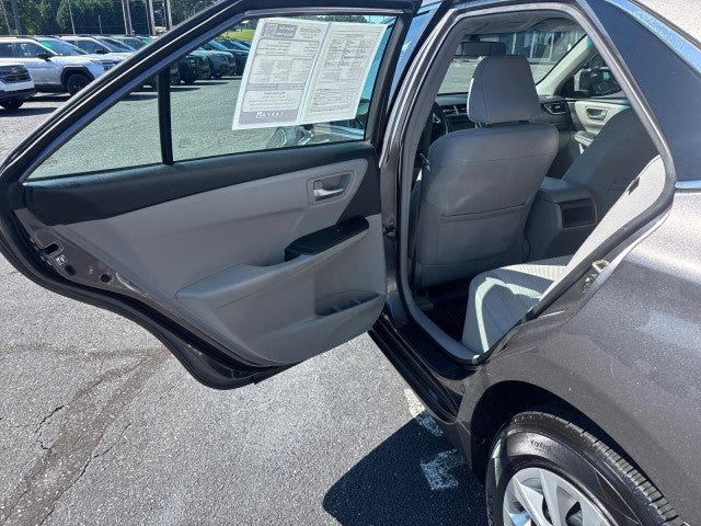 Used 2017 Toyota Camry LE FWD image 31