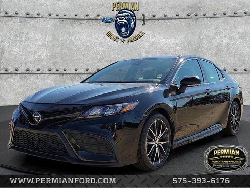 Used 2023 Toyota Camry SE image 1