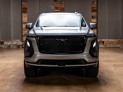 Used 2025 Cadillac Escalade Sport Platinum w/ LPO, ONYX Package AWD/4WD image 4