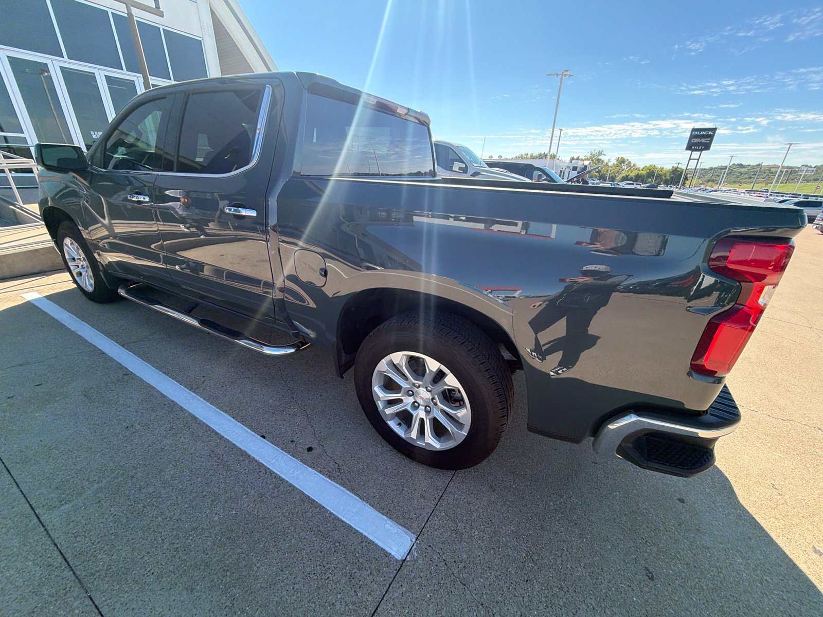 Used 2025 Chevrolet Silverado 1500 LTZ RWD image 12