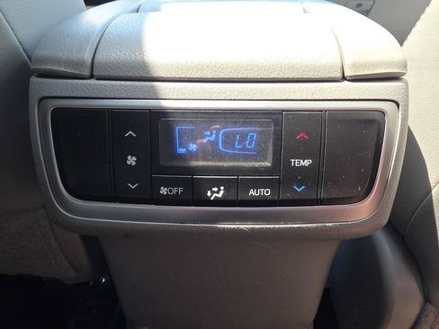 Used 2018 Toyota Highlander XLE FWD image 32