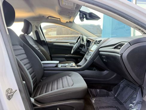 Used 2019 Ford Fusion SE FWD image 19
