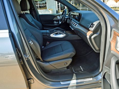 Used 2025 Mercedes-Benz GLS 450 4MATIC image 49