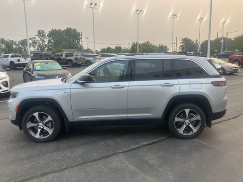 Used 2022 Jeep Grand Cherokee Limited 4xe w/ Luxury Tech Group II AWD/4WD image 4