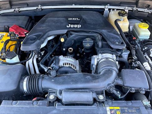 Used 2019 Jeep Wrangler Unlimited Sport S AWD/4WD image 28