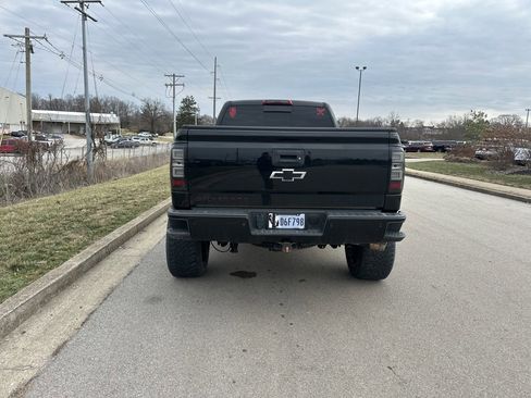 Used 2018 Chevrolet Silverado 1500 LT w/ Redline Edition image 6