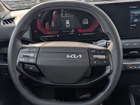 Used 2025 Kia K4 LXS image 14