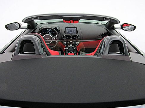 Used 2023 Aston Martin V8 Vantage Roadster image 7