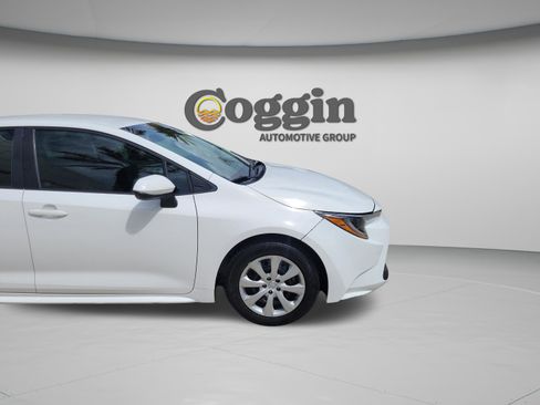 Used 2022 Toyota Corolla LE FWD image 32
