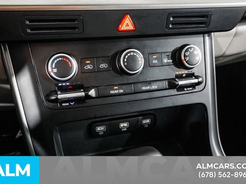 Used 2024 Kia Carnival LX FWD image 34