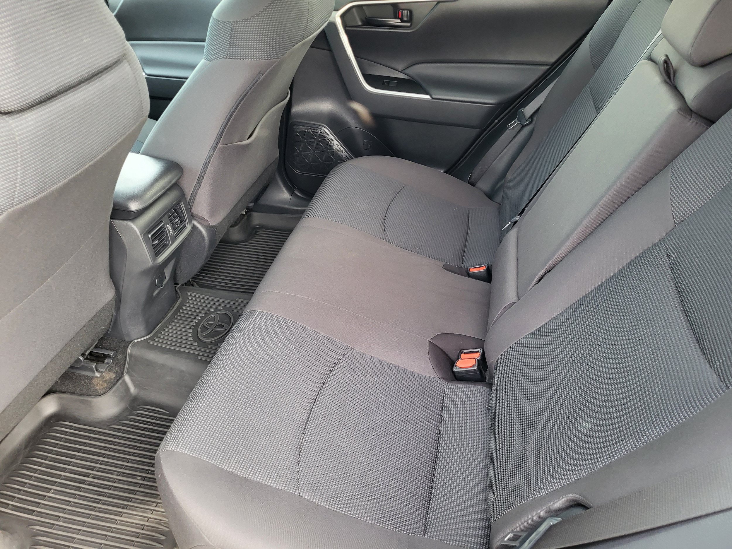 Used 2023 Toyota RAV4 LE AWD/4WD image 11