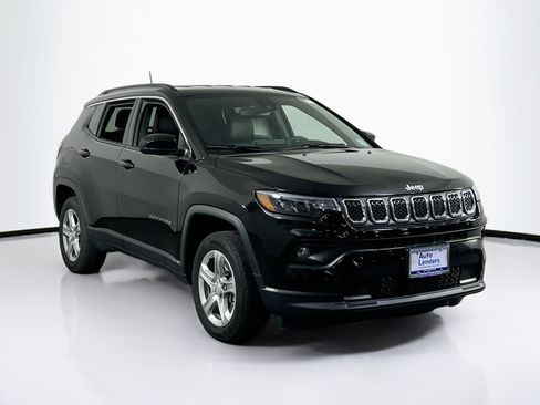 Used 2023 Jeep Compass Latitude AWD/4WD image 3