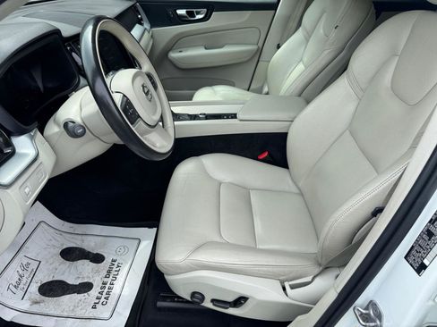 Used 2018 Volvo XC60 T6 Momentum w/ Protection Package Premier AWD/4WD image 5