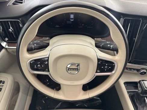Used 2020 Volvo S60 T5 Momentum FWD image 23