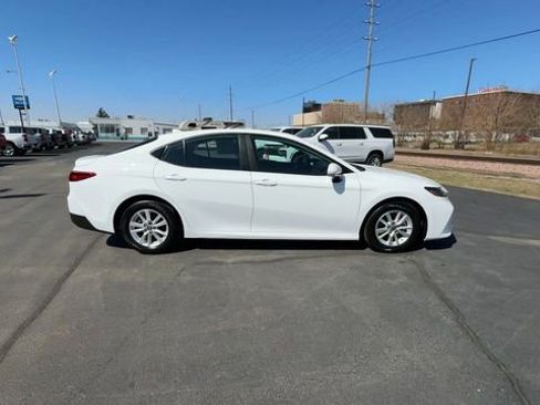 Used 2025 Toyota Camry LE image 9