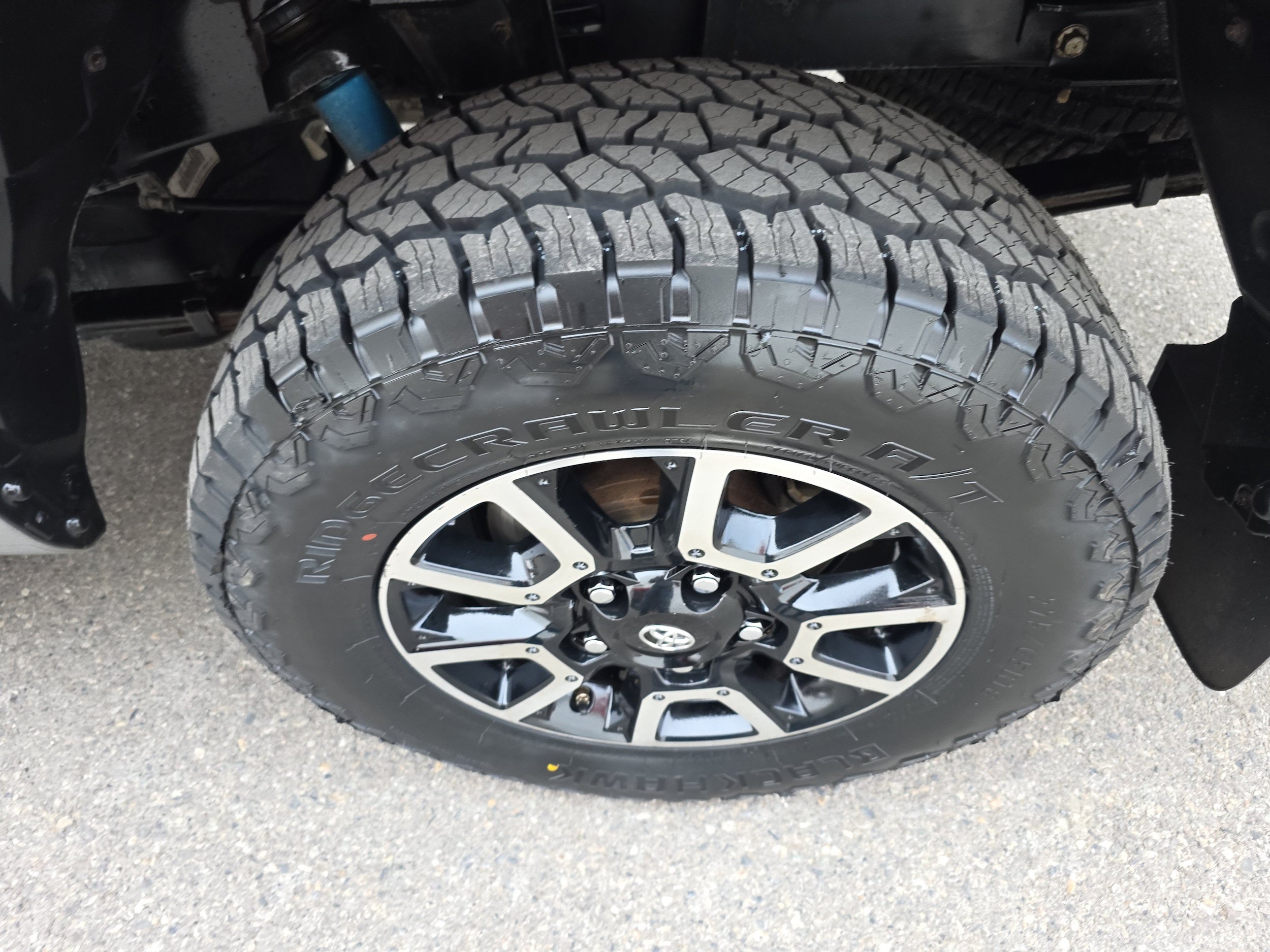 Used 2015 Toyota Tundra SR5 w/ TRD Off Road Package AWD/4WD image 9