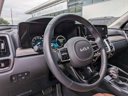 Used 2022 Kia Sorento SX Prestige w/ Rust Color Package image 9