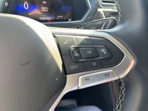 Used 2024 Volkswagen Tiguan SE image 24