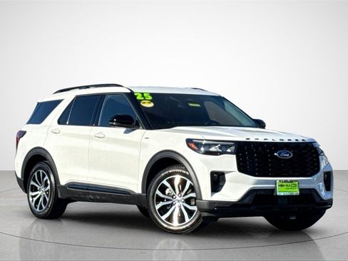 Used 2025 Ford Explorer ST-Line image 2