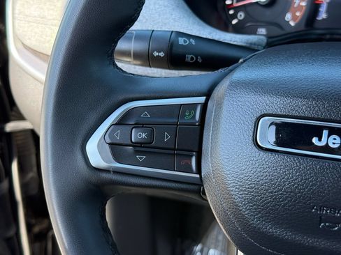 Used 2025 Jeep Compass Latitude AWD/4WD image 17