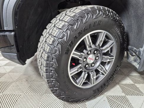 Used 2024 GMC Sierra 1500 AT4 w/ Technology Package AWD/4WD image 10