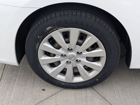 Used 2018 Nissan Sentra S image 12