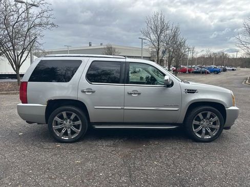 Used 2010 Cadillac Escalade Luxury AWD/4WD image 6