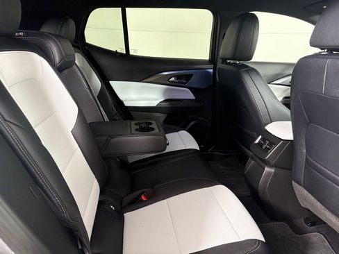 Used 2025 Chevrolet Equinox EV LT w/ Convenience Package image 19