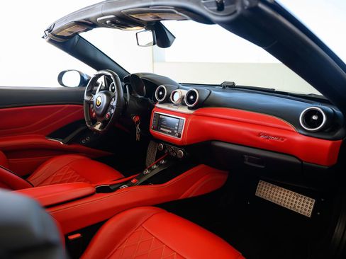 Used 2017 Ferrari California T image 46