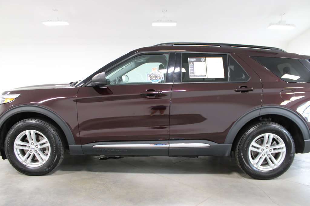 Used 2023 Ford Explorer XLT w/ Equipment Group 202A AWD/4WD image 6