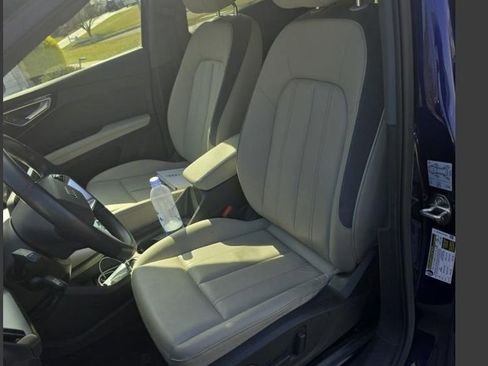 Used 2023 Audi Q4 e-tron Premium RWD image 5