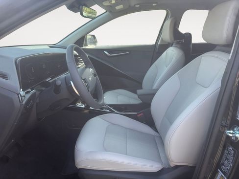 New 2026 Kia Niro EX FWD image 9