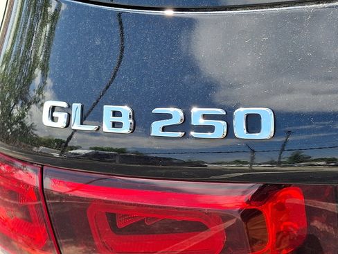 Used 2023 Mercedes-Benz GLB 250 4MATIC image 16