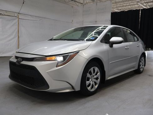 Used 2022 Toyota Corolla LE FWD image 3