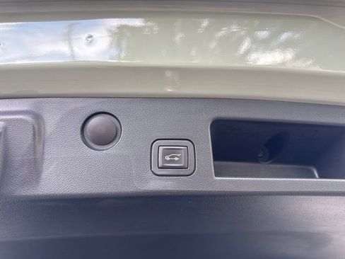 Used 2025 Chevrolet Equinox LT w/ Convenience Package II AWD/4WD image 12