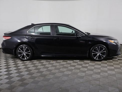 Used 2020 Toyota Camry SE w/ Convenience Package image 16