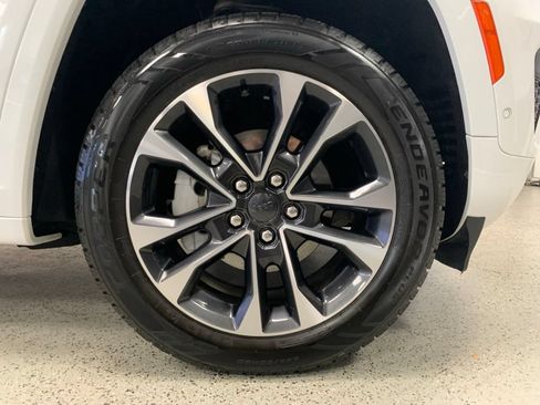 Certified 2022 Jeep Grand Cherokee Overland AWD/4WD image 8