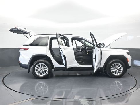 Used 2025 Jeep Grand Cherokee Laredo X RWD image 68