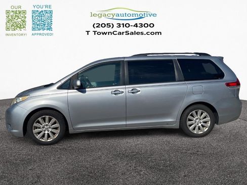 Used 2011 Toyota Sienna XLE image 7