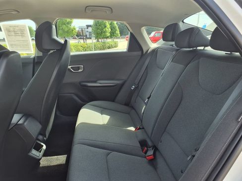 Used 2025 Kia K4 FWD image 17