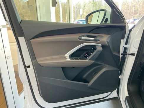 Certified 2025 Audi Q5 Premium w/ Convenience Package image 33