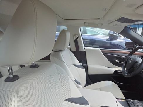 Used 2025 Lexus ES 350 w/ Premium Package FWD image 6