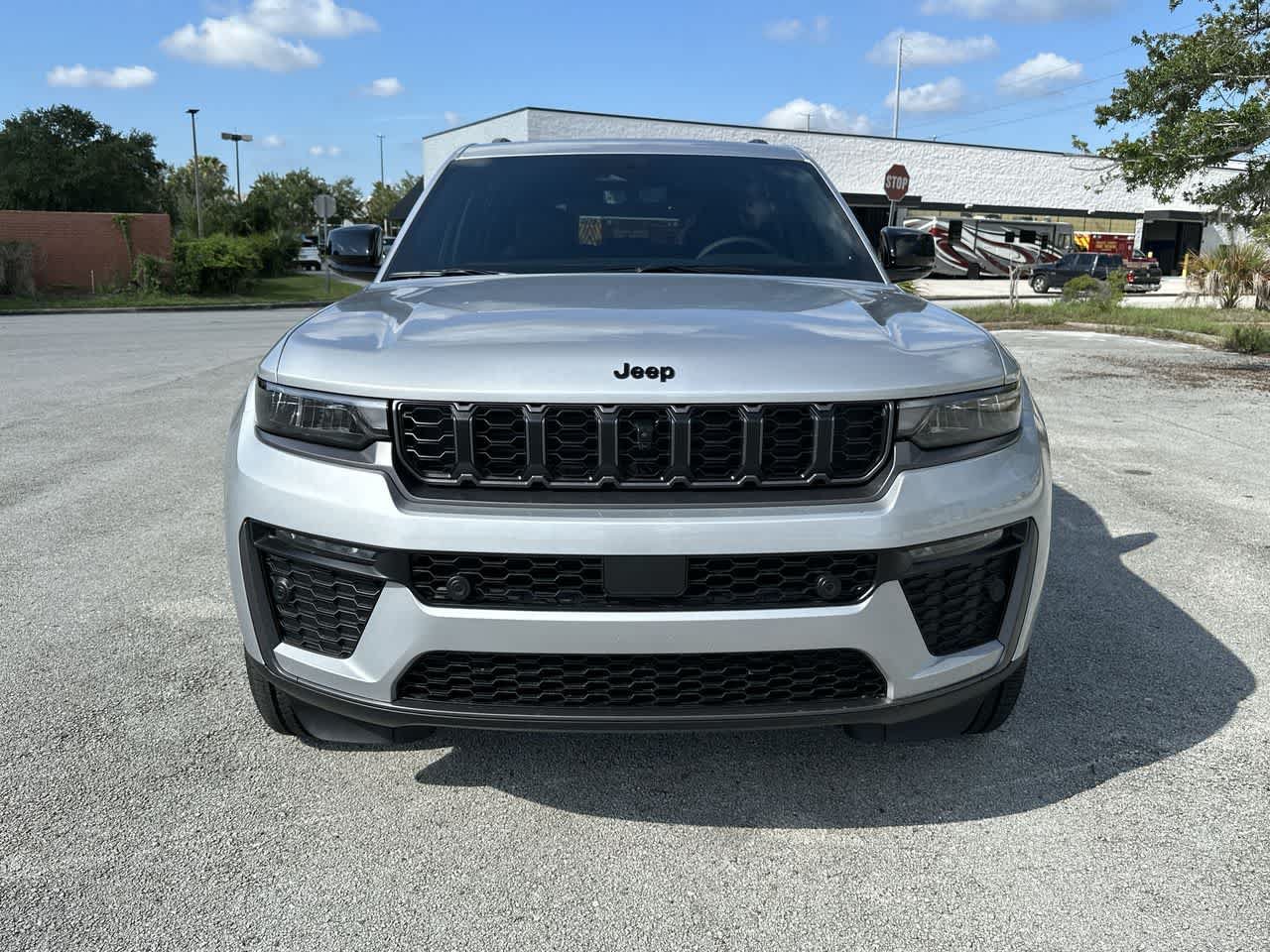 New 2026 Jeep Grand Cherokee Limited AWD/4WD image 17