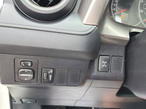 Used 2016 Toyota RAV4 LE AWD/4WD image 25