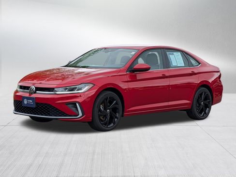 Used 2025 Volkswagen Jetta SE FWD image 3
